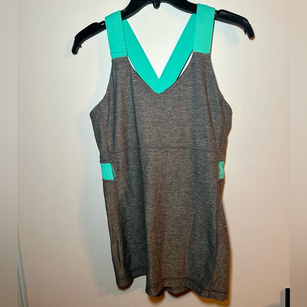 Lululemon gray with turquoise straps racerback top Size 12
